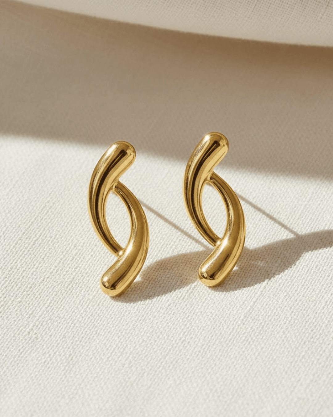 Minimalist Curved Link Stud Earrings